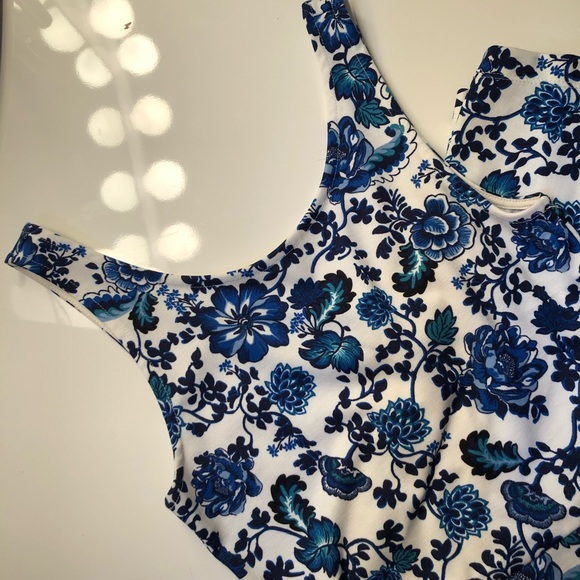 H&M FLORAL SKATER DRESS - Picture 2 of 3